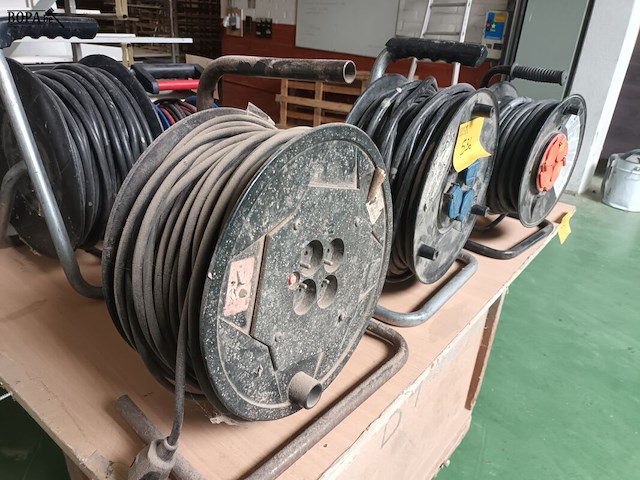 Lot 536 - verlengkabel op haspel. 3 stuks - afbeelding 3 van  3