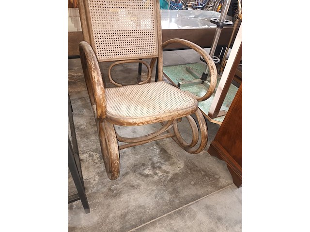 Lot 537 - schommelstoel thonet stijl - afbeelding 3 van  3