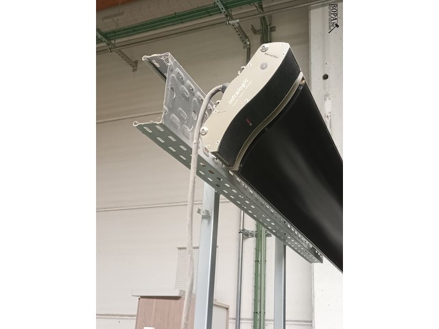 Lot 538 - infrarood verwarming op staander - afbeelding 2 van  4