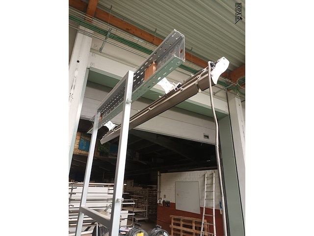Lot 538 - infrarood verwarming op staander - afbeelding 3 van  4