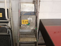 Lot 539 - aluminium trapladders. 3 stuks - afbeelding 1 van  3