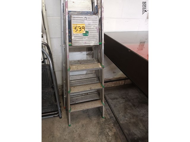 Lot 539 - aluminium trapladders. 3 stuks - afbeelding 2 van  3