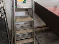 Lot 539 - aluminium trapladders. 3 stuks - afbeelding 2 van  3