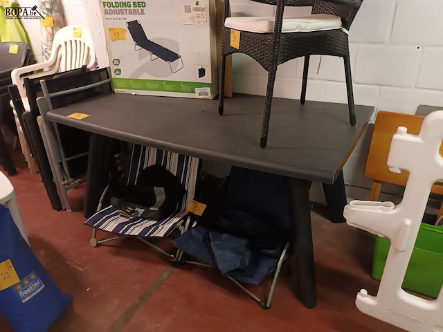 Lot 54 - allibert pvc tuintafel - afbeelding 1 van  3