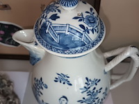 Lot 54 - antieke chinese theekan - afbeelding 1 van  6
