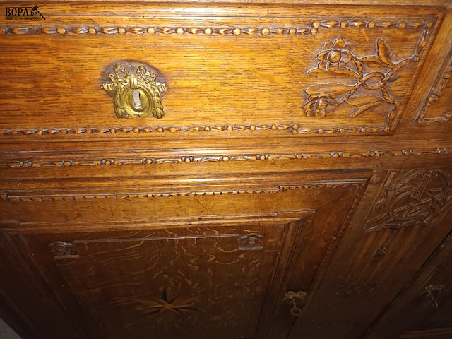 Lot 54 - antieke houten kast - afbeelding 2 van  4