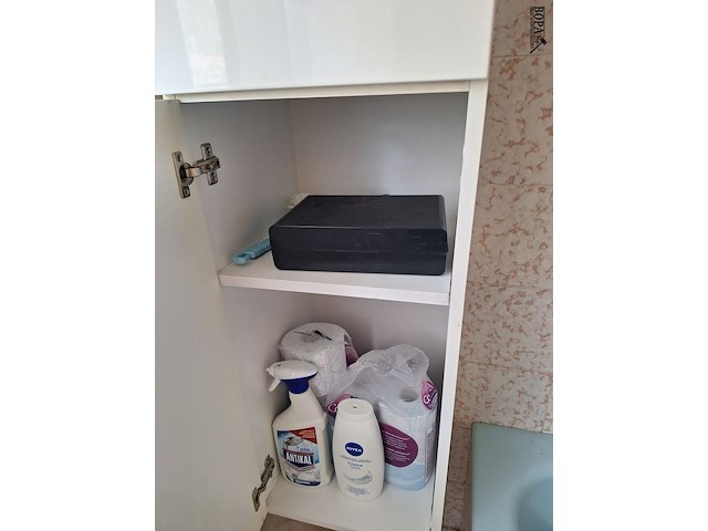 Lot 54 - badkamergerei. inhoud badkamer - afbeelding 5 van  8