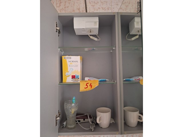 Lot 54 - badkamergerei. inhoud badkamer - afbeelding 6 van  8