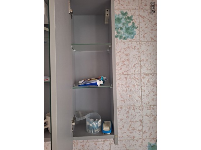 Lot 54 - badkamergerei. inhoud badkamer - afbeelding 8 van  8