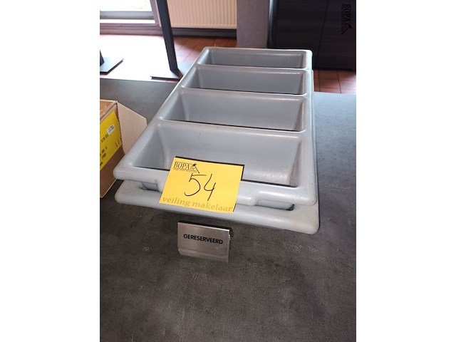 Lot 54 - bestekbakken en gereserveerd bordjes - afbeelding 1 van  3