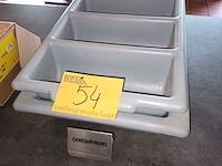 Lot 54 - bestekbakken en gereserveerd bordjes - afbeelding 1 van  3