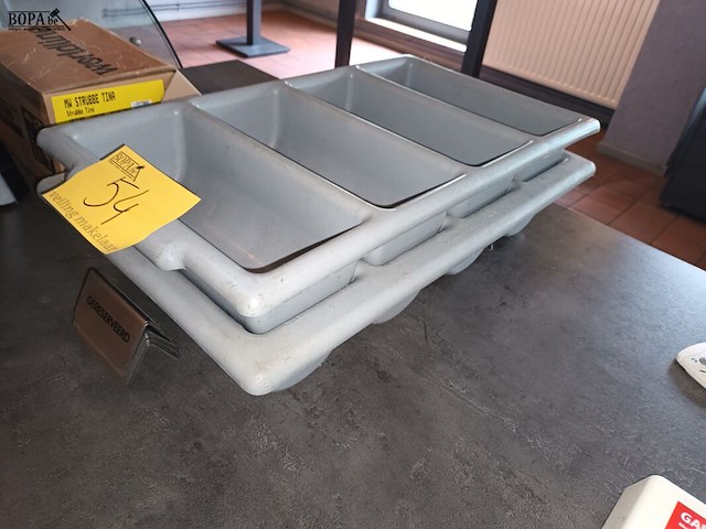 Lot 54 - bestekbakken en gereserveerd bordjes - afbeelding 2 van  3