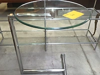 Lot 54 - bijzettafel kare design