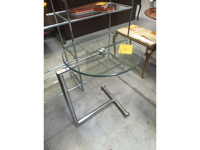 Lot 54 - bijzettafel kare design - afbeelding 2 van  5