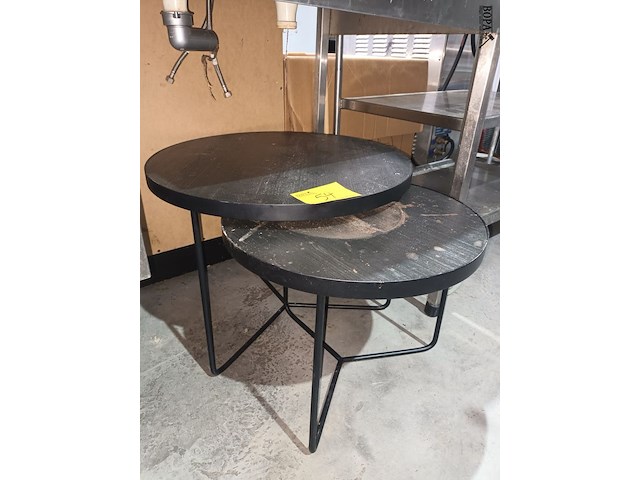 Lot 54 - bijzettafels - afbeelding 1 van  3