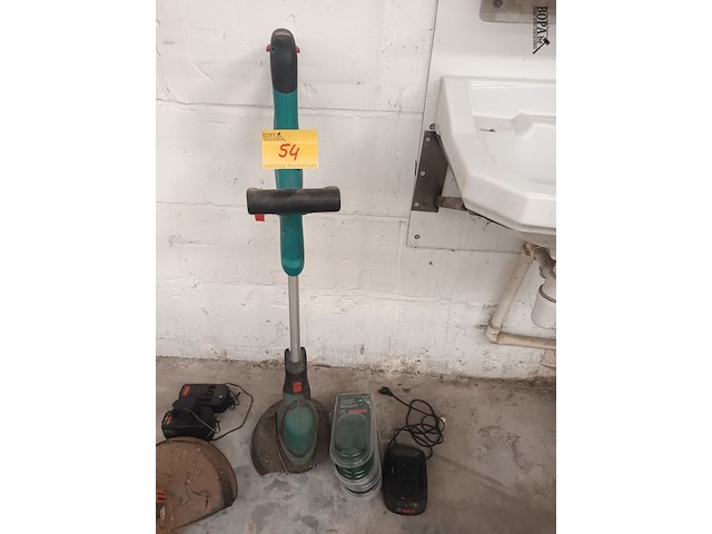 Lot 54 - bosch accu grastrimmer - afbeelding 1 van  6