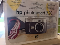 Lot 54 - digitale camera’s en statief. 4 stuks - afbeelding 2 van  7