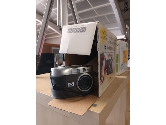 Lot 54 - digitale camera’s en statief. 4 stuks - afbeelding 3 van  7