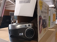 Lot 54 - digitale camera’s en statief. 4 stuks - afbeelding 3 van  7