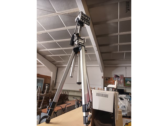 Lot 54 - digitale camera’s en statief. 4 stuks - afbeelding 4 van  7