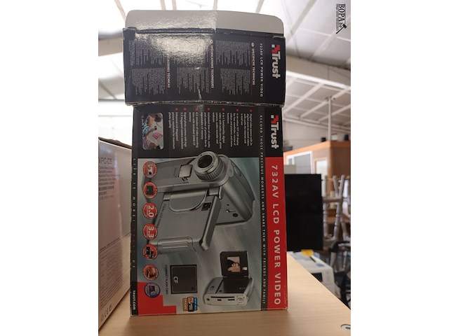 Lot 54 - digitale camera’s en statief. 4 stuks - afbeelding 5 van  7