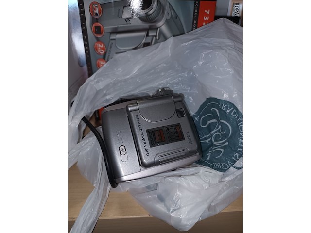 Lot 54 - digitale camera’s en statief. 4 stuks - afbeelding 6 van  7