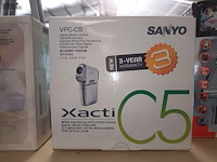 Lot 54 - digitale camera’s en statief. 4 stuks - afbeelding 7 van  7