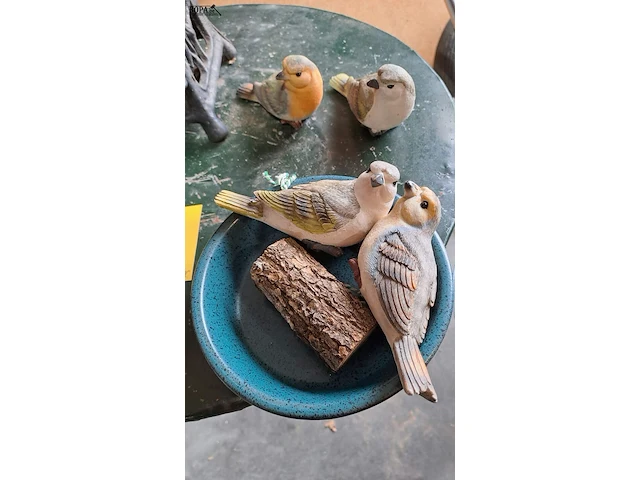 Lot 54 - gietijzeren vogelhuisje met 7 vogeltjes - afbeelding 3 van  4