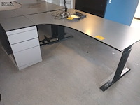 Lot 54 - hoekbureau met ladeblok - afbeelding 1 van  3