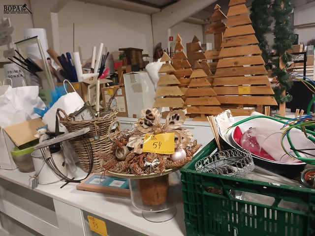 Lot 54 - lot decoratie - afbeelding 1 van  7