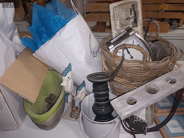 Lot 54 - lot decoratie - afbeelding 4 van  7