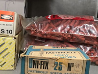 Lot 54 - lot diverse pluggen en bevestigingen - afbeelding 4 van  4