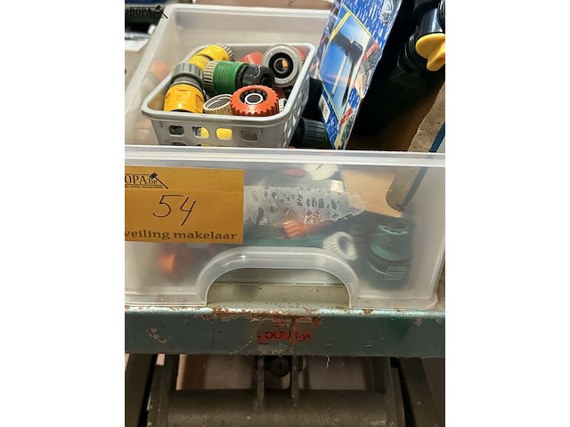 Lot 54 - lot diverse tuinslangkoppelinge en accessoires, verschillend - afbeelding 1 van  2