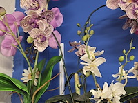 Lot 54 - lot kunstbloemen, 7 diverse potten - afbeelding 2 van  4