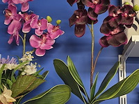 Lot 54 - lot kunstbloemen, 7 diverse potten - afbeelding 4 van  4