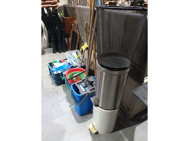 Lot 54 - lot poetsmateriaal - afbeelding 5 van  6