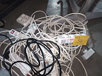 Lot 54 - lot verlengkabels en verdeelstekkers - afbeelding 2 van  3