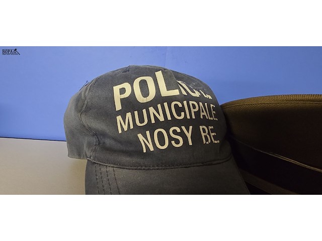 Lot 54 - madagascar 1 kepie en 1 pet - afbeelding 2 van  3