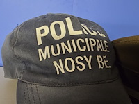 Lot 54 - madagascar 1 kepie en 1 pet - afbeelding 2 van  3