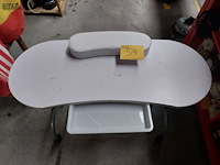Lot 54 - manicure tafel - afbeelding 2 van  3