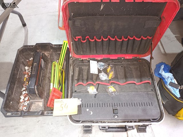 Lot 54 - materiaalkoffer en materiaalbak - afbeelding 1 van  3