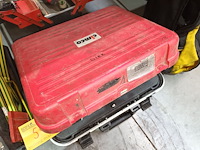 Lot 54 - materiaalkoffer en materiaalbak - afbeelding 3 van  3