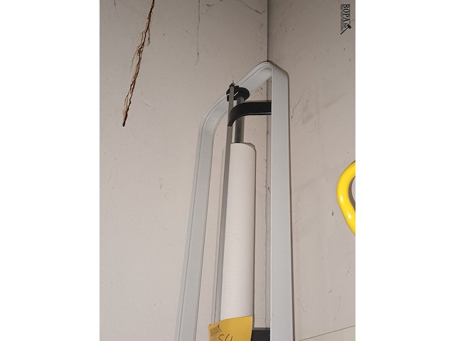 Lot 54 - papierafroller - afbeelding 2 van  3