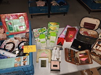 Lot 54 - persoonlijke verzorging - afbeelding 1 van  8