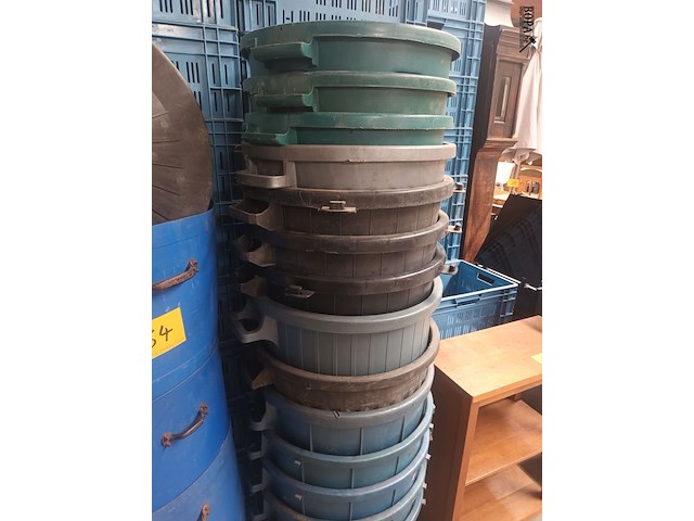 Lot 54 - plastieken kuipen. 18 stuks - afbeelding 3 van  5