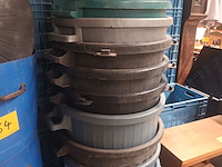 Lot 54 - plastieken kuipen. 18 stuks - afbeelding 3 van  5