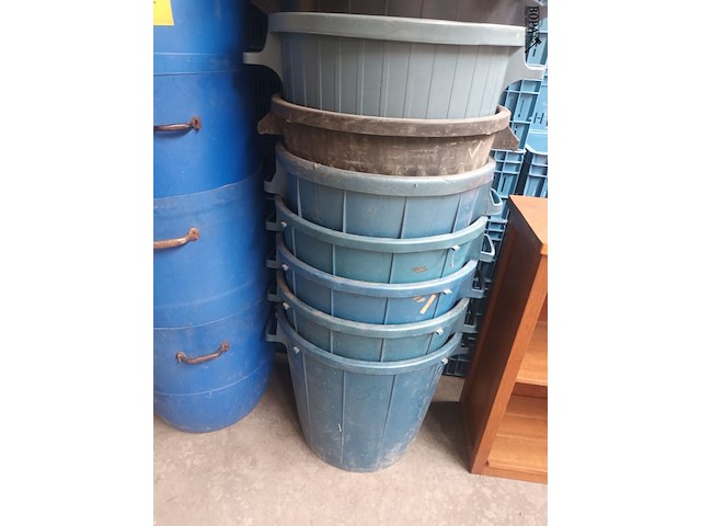 Lot 54 - plastieken kuipen. 18 stuks - afbeelding 4 van  5