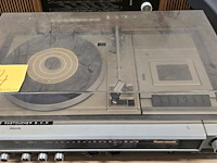 Lot 54 - platenspeler philips met cassette speler en radio - afbeelding 1 van  3