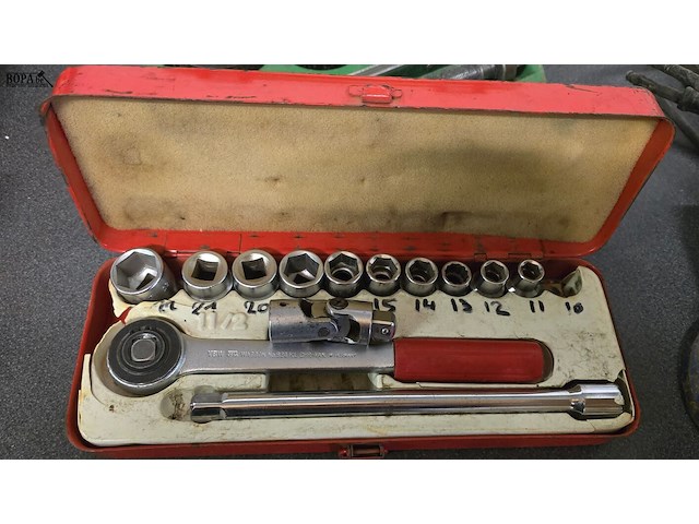 Lot 54 - ponsset en dopsleutelset facom - afbeelding 2 van  3