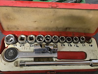 Lot 54 - ponsset en dopsleutelset facom - afbeelding 2 van  3